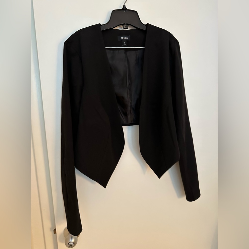 Torrid cropped black bolero jacket size 1